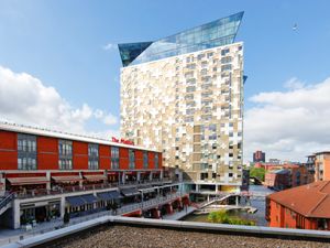 Supporting image for story: Buyer sought for Birmingham hotel after owner collapses into administration