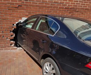 The male driver avoided serious injuries. Photo: @wmasSamWestley