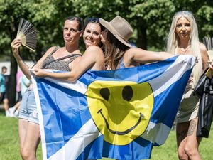 Supporting image for story: Thousands of people soak up the heatwave at Trnsmt festival
