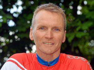 Supporting image for story: Ex-Wolves man Geoff Thomas is back on bike for leukaemia