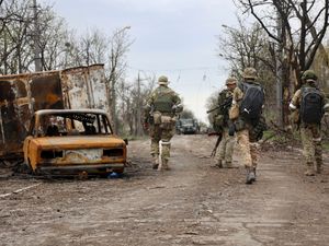 Supporting image for story: Russia pressures Mariupol as it focuses on Ukraine’s east
