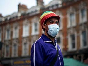 Supporting image for story: Face masks not recommended in Wales, health minister says