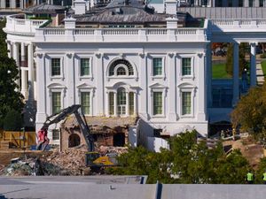 Supporting image for story: White House East Wing demolished as Trump proceeds with ballroom construction