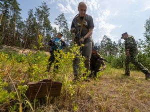 Supporting image for story: Russian agents who assassinated Ukrainian colonel shot dead – security service