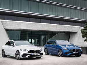 Supporting image for story: New 402bhp Mercedes-AMG C43 saloon and estate revealed