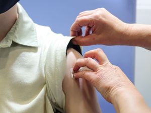 Supporting image for story: Children who have had Covid-19 should wait 12 weeks for vaccine, experts say