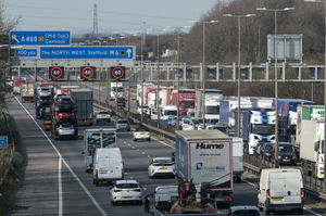 The northbound route stayed open apart from while the helicopter landed. Photo: SnapperSK
