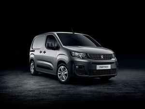 Supporting image for story: Peugeot, Citroen and Vauxhall unveil new van siblings