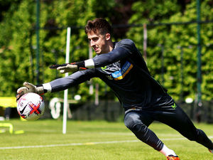 Supporting image for story: Exclusive: Wolves goalkeeper Louie Moulden agrees loan move to Rochdale