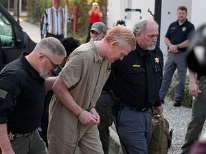 Supporting image for story: Alex Murdaugh settles wrongful death lawsuit that sparked downfall