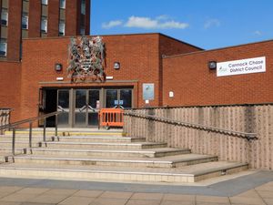 Supporting image for story: Council to consider sharing chief executive with neighbouring authority