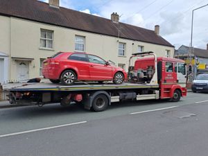 Supporting image for story: Police warning to drivers as they tow Audi