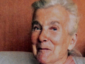 Supporting image for story: Wartime nurse from Willenhall who carried wounded soldier to safety dies aged 93