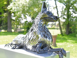 Supporting image for story: Sculpture made in Shropshire honouring police dogs unveiled
