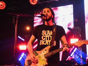 Supporting image for story: Feeder talk ahead of Camper Calling performance