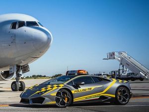Supporting image for story: Lamborghini Huracan used to direct planes at Italian airport