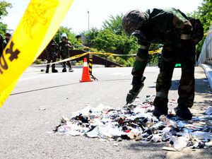 Supporting image for story: South Korea vows ‘unbearable’ retaliation against North over rubbish balloons