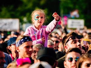 Supporting image for story: V Festival 2017: Thousands head to Weston Park for day one - with pictures