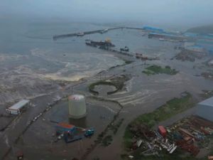 Supporting image for story: Tsunami warnings across Pacific Ocean after 8.8 magnitude earthquake