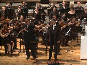 Supporting image for story: This robot can conduct an orchestra and actually make it sound beautiful