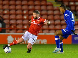 Supporting image for story: Danny Guthrie signs new Walsall deal