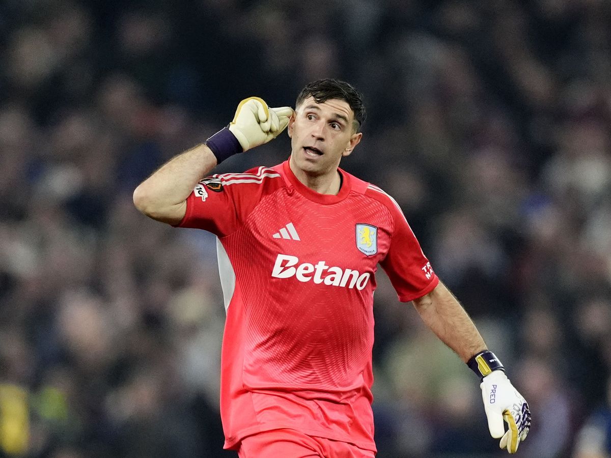 John McGinn hails &lsquo;mad man&rsquo; Emiliano Martinez after Villa keeper&rsquo;s starring role