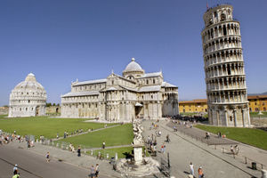 Tourists visit the Leaning Tower of Pisa and the Cathedral in the "Square of Miracle" in Pisa, Italy. (Photo by Franco Origlia/Getty Images)   