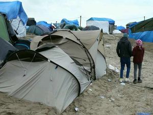 Supporting image for story: POLL: Would you favour the UK accepting more migrant children?