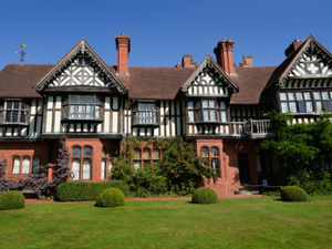 Supporting image for story: Visitors fill car park at Wolverhampton's Wightwick Manor as gates temporarily close