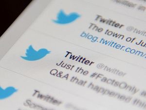 Supporting image for story: False stories ‘travel six time faster than the truth’ on Twitter