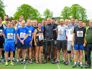 Supporting image for story: Olympic star Jonathan Edwards among the runners at Much Wenlock event