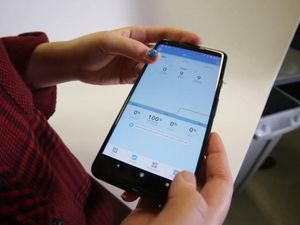 Supporting image for story: This thumbnail-sized wearable can tell you if you’re getting too much sun