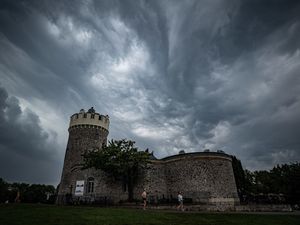 Supporting image for story: Thunderstorms to hit UK this weekend with possible weather warnings