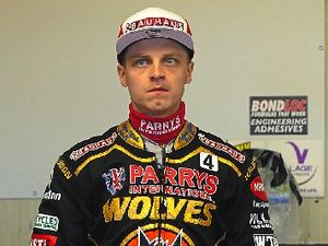 Supporting image for story: Wolves ease to first-leg win