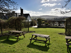 Supporting image for story: Top beer gardens in the Midlands and Shropshire