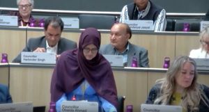 Councillor Ahmed Obaida explains the motion to councillors