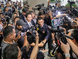 Supporting image for story: Thai court dissolves progressive Move Forward Party, which won election