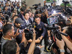 Supporting image for story: Thai court dissolves progressive Move Forward Party, which won election