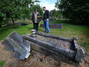 Supporting image for story: £2,000 reward put up over Victoria Cross war hero grave damage