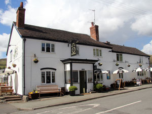 Supporting image for story: Fryer fire breaks out at pub near Church Stretton