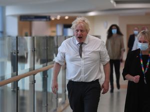 Supporting image for story: ‘Clear’ guidance on masks in hospitals – NHS boss