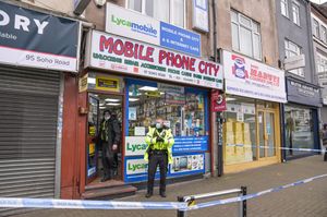 The area around Mobile Phone City was cordoned off. Photo: SnapperSK