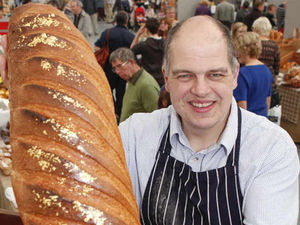 Supporting image for story: £75 loaf made with gold and champagne