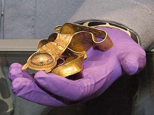 Supporting image for story: Staffordshire Hoard gold may have been a king's ransom