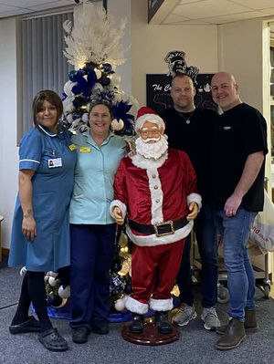 (L-R) Hospital staff Fustina Grey, andDebbie Wood and the landlords from The Knights Quest Rob Hardwick and Sam Schofield.  