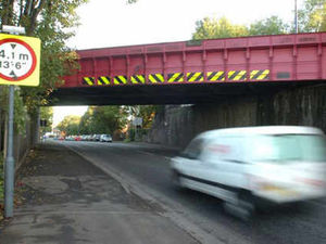 Supporting image for story: Warning system to stop bridge crashes