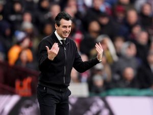 Supporting image for story: Unai Emery defends decision not to shake Mikel Arteta hand as Arsenal beat Villa