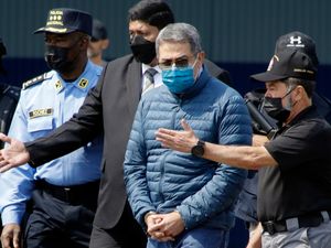 Supporting image for story: Former Honduran president sentenced for helping traffickers get cocaine into US