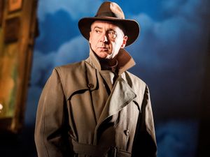 Supporting image for story: Classic thriller 'An Inspector Calls' heads to Birmingham