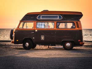 Supporting image for story: Modern models at caravan show